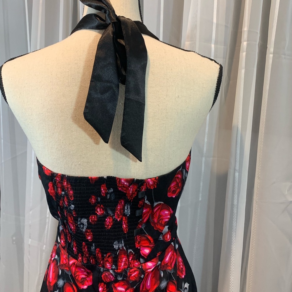 Retro style dress. Black w/ red roses design. XXXL - Picture 5 of 7